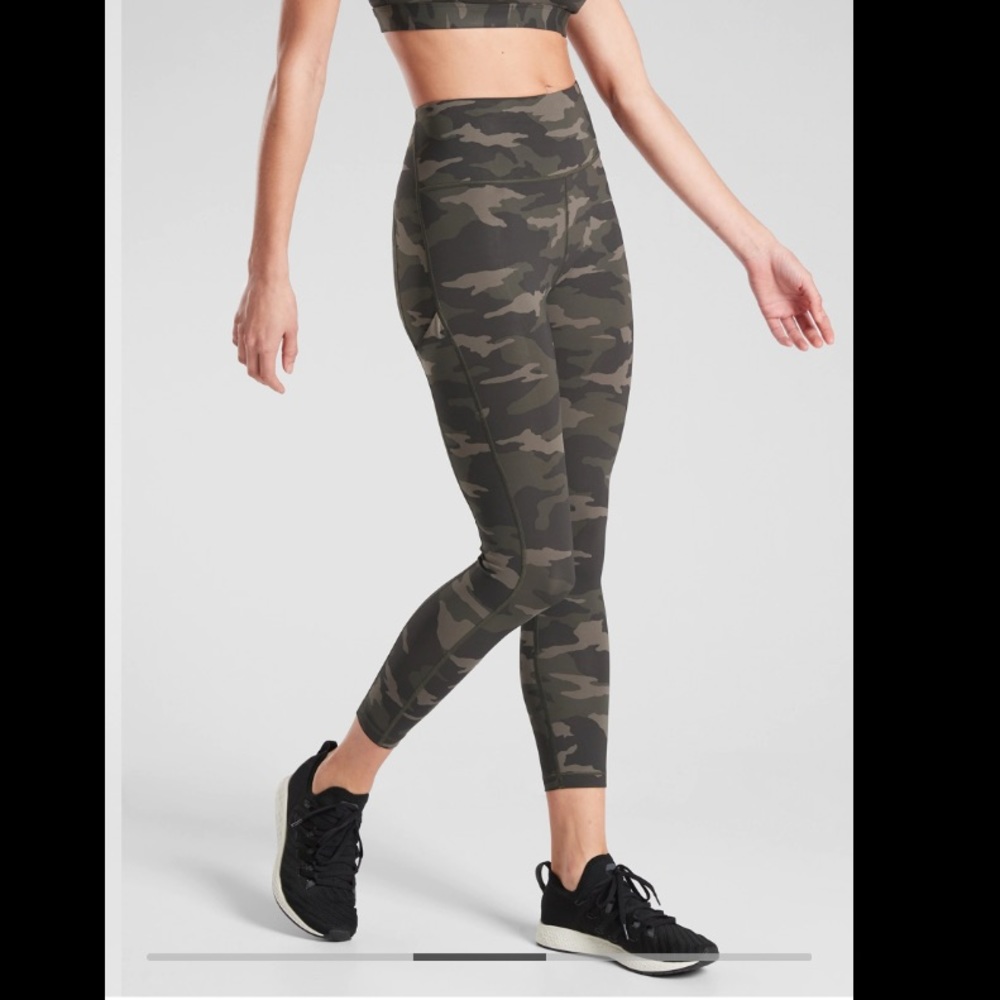 Athleta Camo Ultimate 7/8 Legging